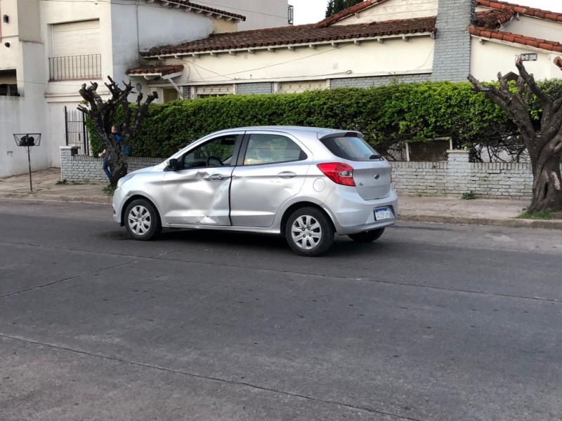 Chocaron una moto y un auto